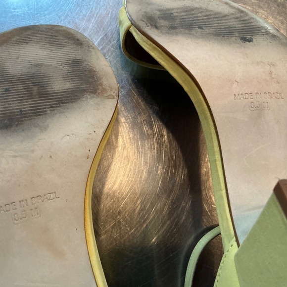 Butter Yellow Steve Madden Block Heel Suede Sandals-size 8.5 - Picture 6 of 6